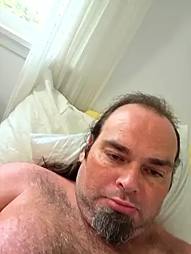 Snapshot of RickErtler chatting on April 14, 2026, 11:44 pm RickErtler online show from April 14, 2026, 11:44 pm