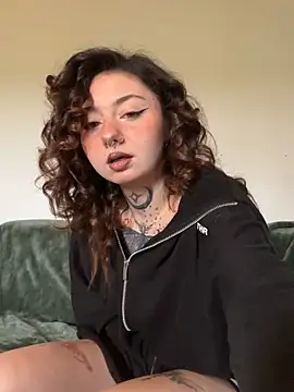 Snapshot of milou_xtx chatting on April 13, 2026, 10:32 am milou xtx online show from April 13, 2026, 10:32 am