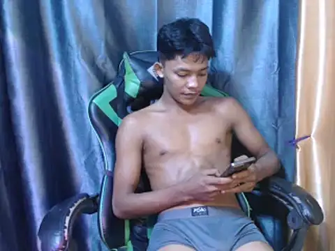 Snapshot of pinoy_lowey18 chatting on May 4, 2026, 3:02 am pinoy lowey18 online show from May 4, 2026, 3:02 am