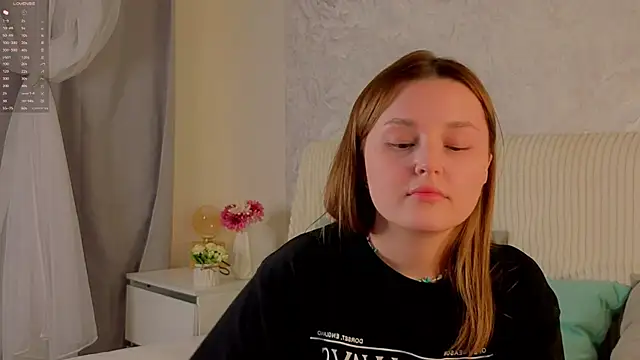 LorriMonz online show from June 25, 2026, 5:12 am