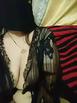 Snapshot of Yasmin_Oh chatting on May 3, 2026, 10:16 pm Yasmin Oh online show from May 3, 2026, 10:16 pm