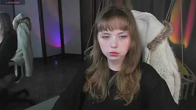 Snapshot of LeonaHicks chatting on April 21, 2026, 5:58 am LeonaHicks online show from April 21, 2026, 5:58 am