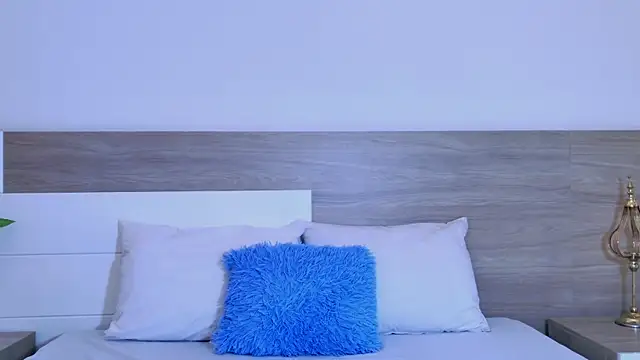 Elodie Laurent online show from March 25, 2026, 12:22 pm