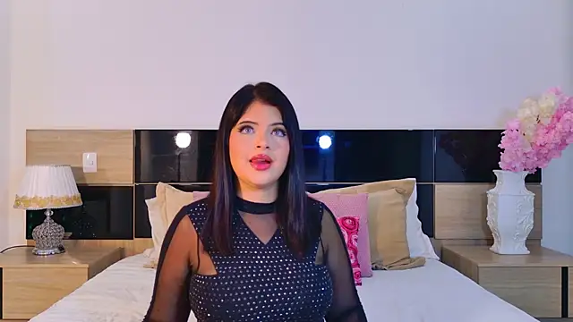 Elodie Laurent online show from April 23, 2026, 11:31 am