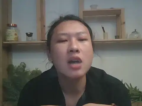 Snapshot of Live-001 chatting on May 31, 2026, 11:06 am Live-001 online show from May 31, 2026, 11:06 am