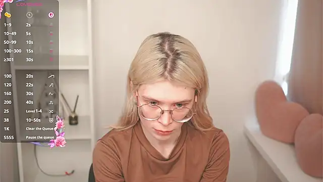 CarleySuski online show from April 9, 2026, 4:56 am