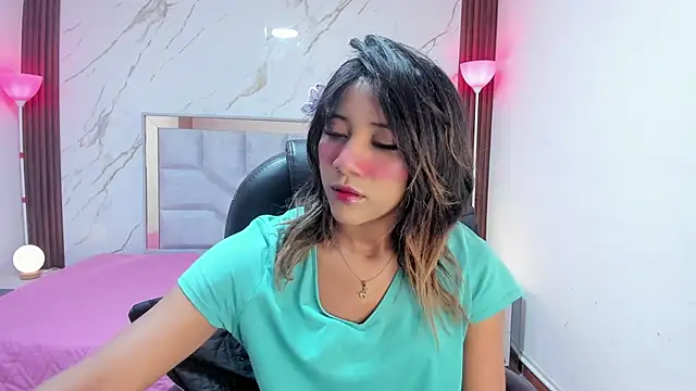 EsperanzaMora online show from April 21, 2026, 11:49 am