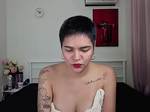 Snapshot of monicaconde chatting on May 21, 2026, 8:21 am monicaconde online show from May 21, 2026, 8:21 am