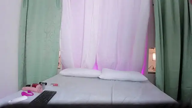 Snapshot of TessaLowe chatting on March 25, 2026, 2:45 pm TessaLowe online show from March 25, 2026, 2:45 pm