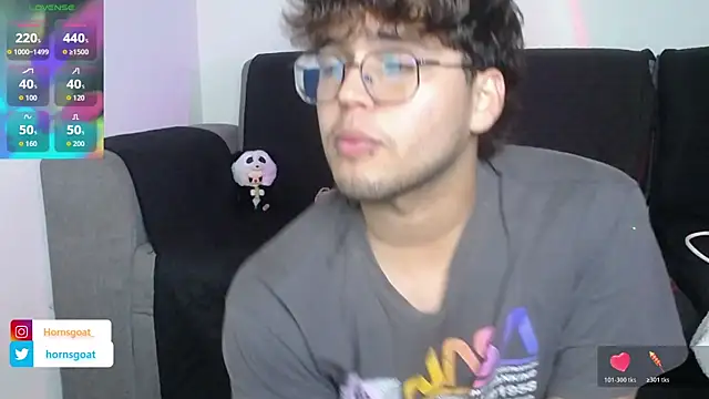 Snapshot of hornsgoat_ chatting on March 31, 2026, 10:43 pm hornsgoat online show from March 31, 2026, 10:43 pm