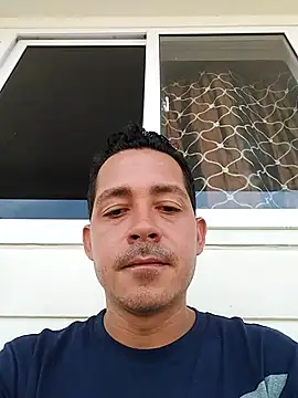 Gabriel leon33 online show from April 18, 2026, 8:09 pm