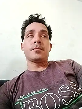 Gabriel leon33 online show from May 20, 2026, 9:43 pm