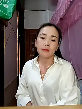 Snapshot of Pia-bee chatting on March 25, 2026, 2:23 pm Pia-bee online show from March 25, 2026, 2:23 pm