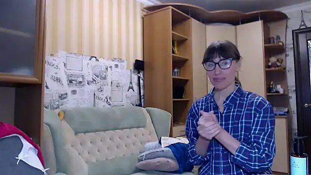 Snapshot of LadyL2026 chatting on April 11, 2026, 1:37 pm LadyL2026 online show from April 11, 2026, 1:37 pm