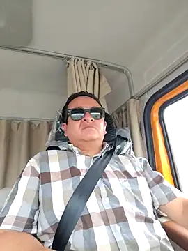 DosAlmasArdientesED online show from April 21, 2026, 8:01 pm