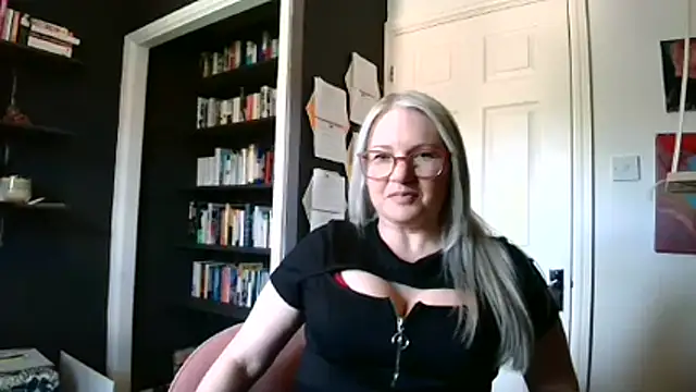 EmberSinn online show from April 28, 2026, 10:53 am