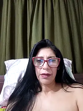SamanthaRosse01  online show from April 24, 2026, 3:09 am