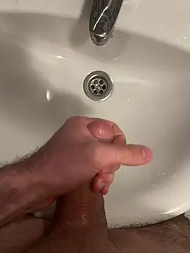 Snapshot of amineux chatting on April 8, 2026, 8:58 am amineux online show from April 8, 2026, 8:58 am