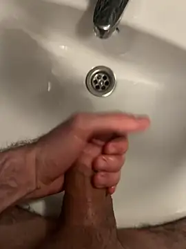 Snapshot of amineux chatting on April 9, 2026, 9:04 am amineux online show from April 9, 2026, 9:04 am