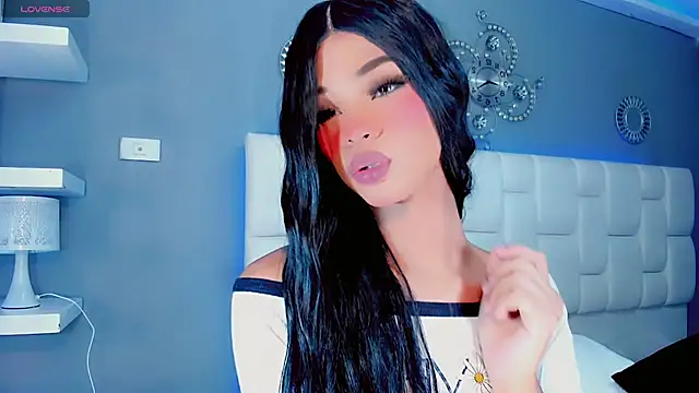 Snapshot of Kornylovee chatting on April 11, 2026, 9:19 pm Kornylovee online show from April 11, 2026, 9:19 pm