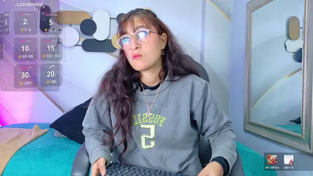 Snapshot of Fenixx_19 chatting on May 21, 2026, 11:39 am Fenixx 19 online show from May 21, 2026, 11:39 am