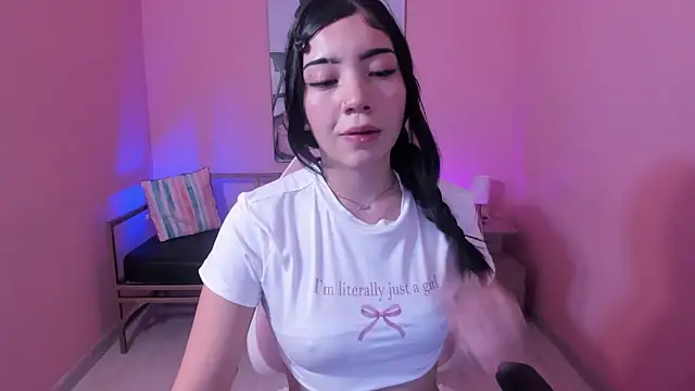 Soffi x x  online show from April 30, 2026, 8:57 pm