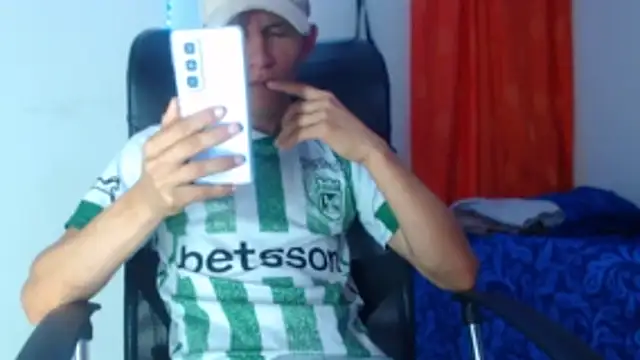 Snapshot of alejandro_stone12 chatting on March 25, 2026, 12:00 pm alejandro stone12 online show from March 25, 2026, 12:00 pm