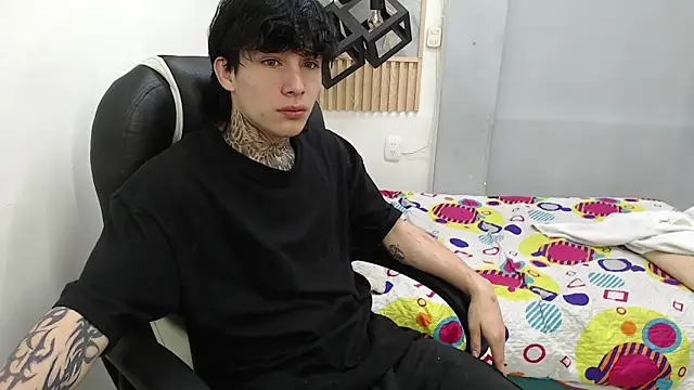 Snapshot of naty_18 chatting on April 19, 2026, 6:35 am naty 18 online show from April 19, 2026, 6:35 am