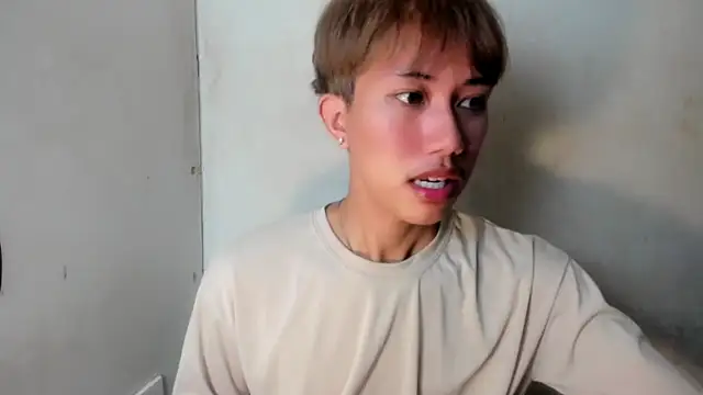 Snapshot of luxurioux_blake chatting on May 11, 2026, 2:01 pm luxurioux blake online show from May 11, 2026, 2:01 pm