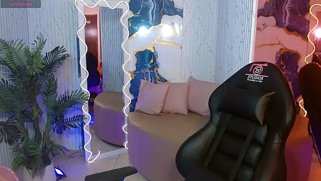 Snapshot of Tiiana_tay chatting on May 1, 2026, 3:11 am Tiiana tay online show from May 1, 2026, 3:11 am