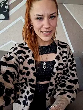 SlimBellaOfficial online show from April 15, 2026, 10:44 am