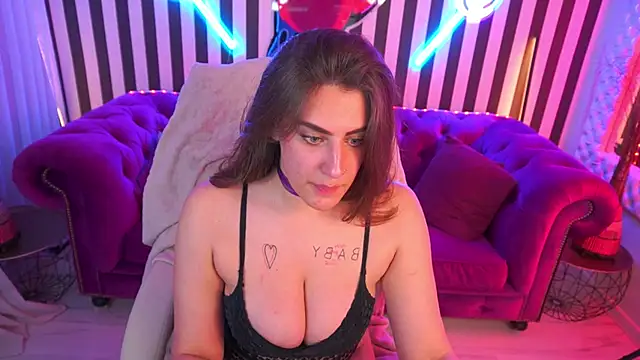 Snapshot of HeyKitten chatting on May 3, 2026, 8:48 pm HeyKitten online show from May 3, 2026, 8:48 pm