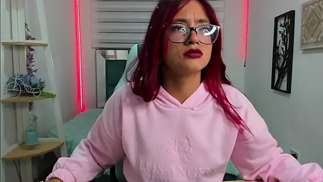 Snapshot of Sara_Red_X chatting on June 6, 2026, 3:22 am Sara Red X online show from June 6, 2026, 3:22 am