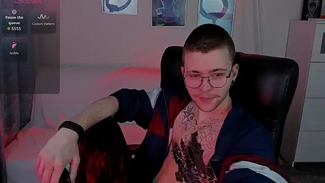 Snapshot of Thomas_Norton chatting on April 13, 2026, 8:47 pm Thomas Norton online show from April 13, 2026, 8:47 pm