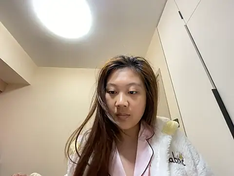 Snapshot of tutu512 chatting on April 4, 2026, 6:00 am tutu512 online show from April 4, 2026, 6:00 am