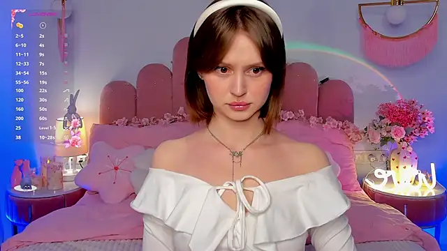 MariLew online show from April 28, 2026, 5:23 am