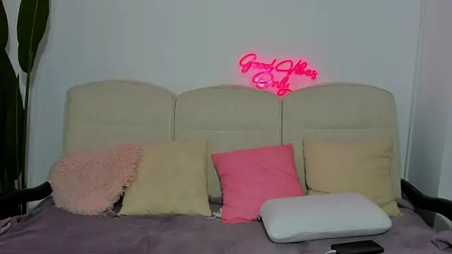 Snapshot of Cassy-Foxy chatting on April 4, 2026, 5:49 am Cassy-Foxy online show from April 4, 2026, 5:49 am