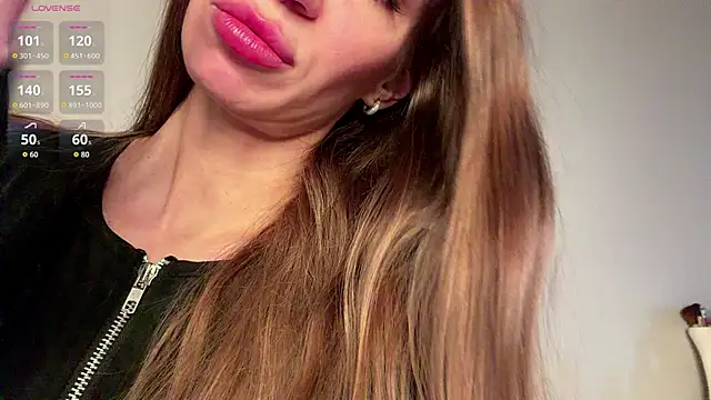 OdetteTrentinella online show from May 13, 2026, 6:11 am