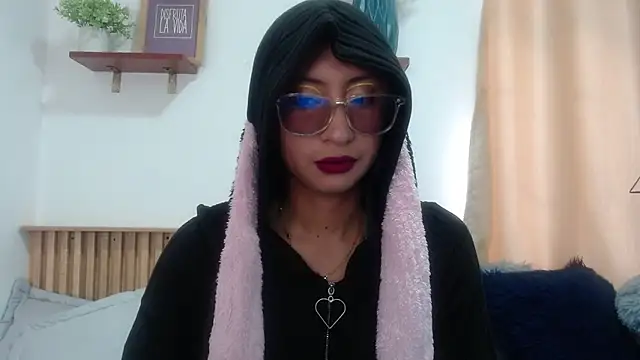 Snapshot of Violet_2003 chatting on May 30, 2026, 2:25 pm Violet 2003 online show from May 30, 2026, 2:25 pm