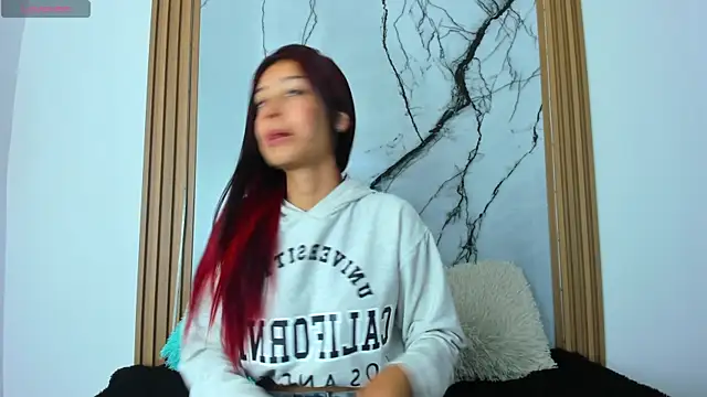 Snapshot of sofi_rosse_hh chatting on April 7, 2026, 1:11 pm sofi rosse hh online show from April 7, 2026, 1:11 pm