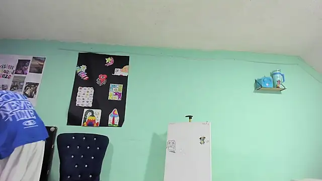 TYLERhHOT2005 online show from April 6, 2026, 11:27 pm