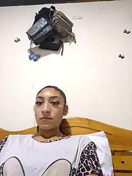 Snapshot of yvonne_1998 chatting on April 10, 2026, 2:11 pm yvonne 1998 online show from April 10, 2026, 2:11 pm