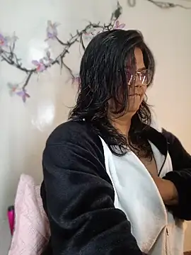 Snapshot of Angex_ chatting on May 27, 2026, 11:46 pm Angex online show from May 27, 2026, 11:46 pm