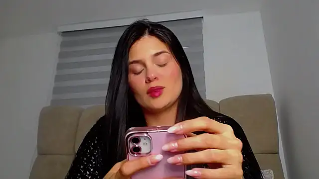SofiaBanks  online show from April 20, 2026, 10:11 pm