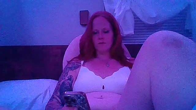 Snapshot of RedVelvetVixen chatting on May 24, 2026, 4:17 am RedVelvetVixen online show from May 24, 2026, 4:17 am