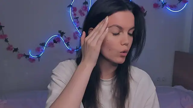 JuliannPaysour online show from May 17, 2026, 7:39 am