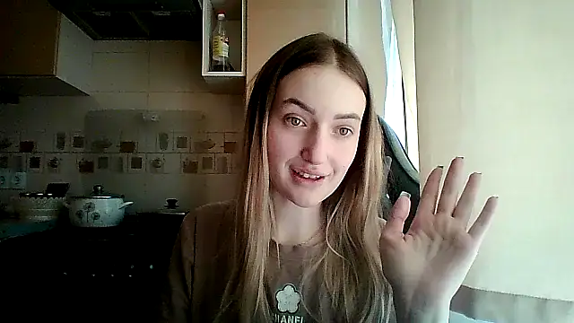 Snapshot of KariLindsey chatting on April 13, 2026, 10:21 am KariLindsey online show from April 13, 2026, 10:21 am