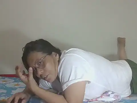 Snapshot of prettypinayxx chatting on March 26, 2026, 2:33 pm prettypinayxx online show from March 26, 2026, 2:33 pm