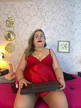 Snapshot of Martinacurvy_ chatting on April 2, 2026, 11:41 am Martinacurvy online show from April 2, 2026, 11:41 am