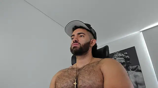 simonleon27 online show from May 17, 2026, 4:25 pm